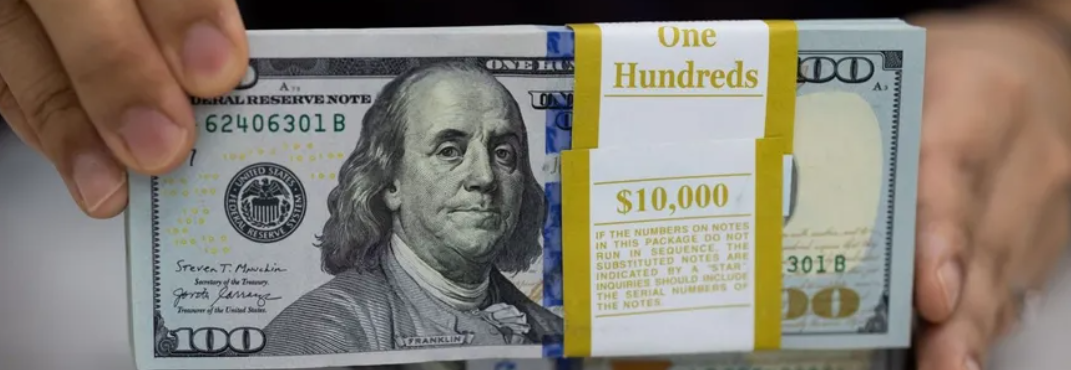 تراجع الدولار إلى أدنى مستوى له منذ 2022 وسط توقعات بالمزيد من الخسائر