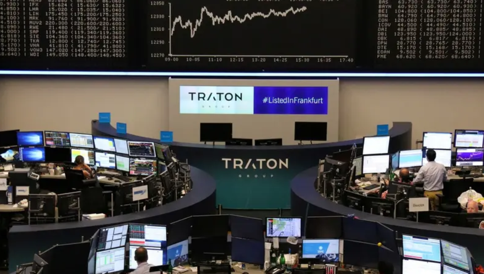 الأسهم الأوروبية تتراجع تحت وطأة ضبابية السياسات التجارية وتراجع النفط