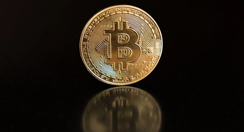 سعر بيتكوين اليوم: ارتفاع طفيف قرب 91 ألف دولار بعد أسوأ مستوى في 7 أشهر وسط حذر تجاه الفيدرالي