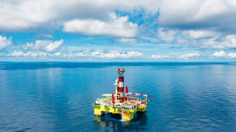 تراجع أسعار النفط 1% مع تنامي آمال التوصل إلى سلام في أوكرانيا